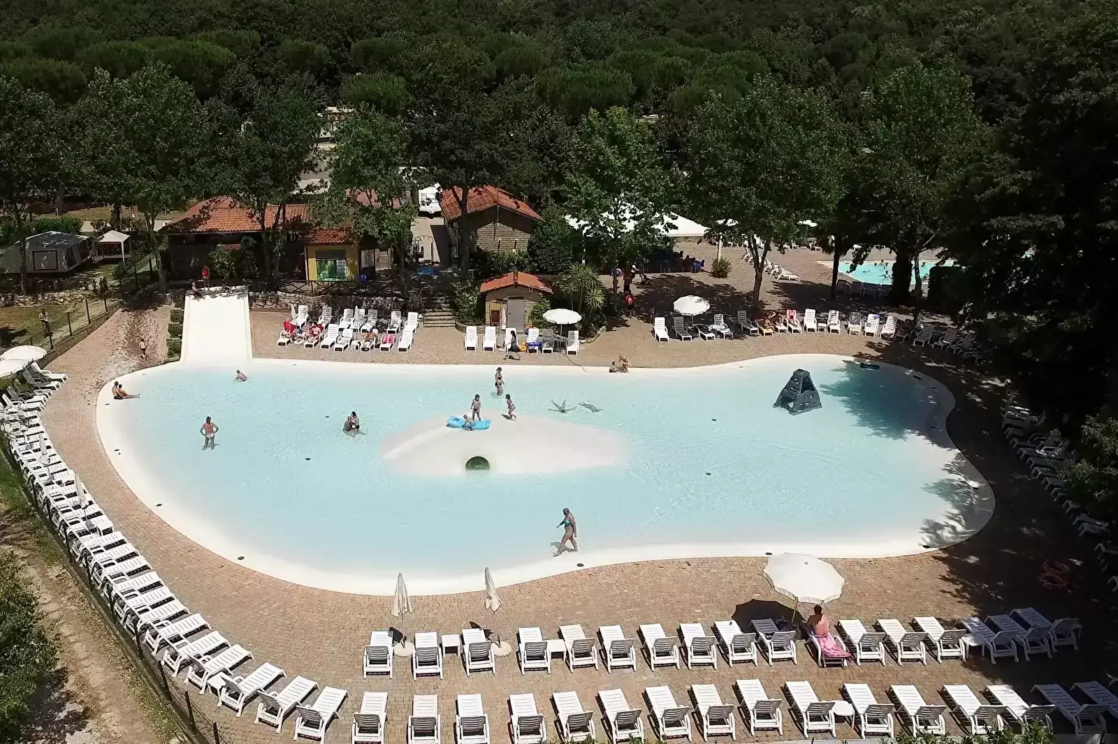 Piscina hu I Pini village