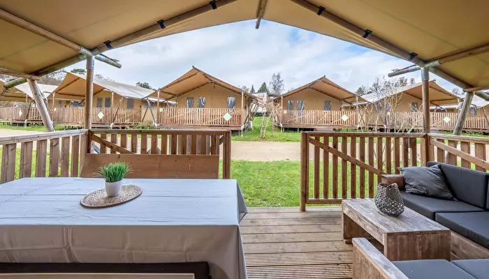 Hu Park Albatros Village.