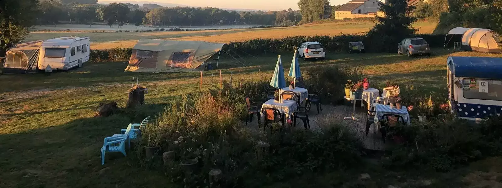 Uitzicht Kleine natuurcamping & Gîte Les Fayes