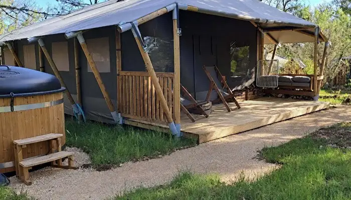 La Ferme des 3 Centenaires - Un Lit au Pré