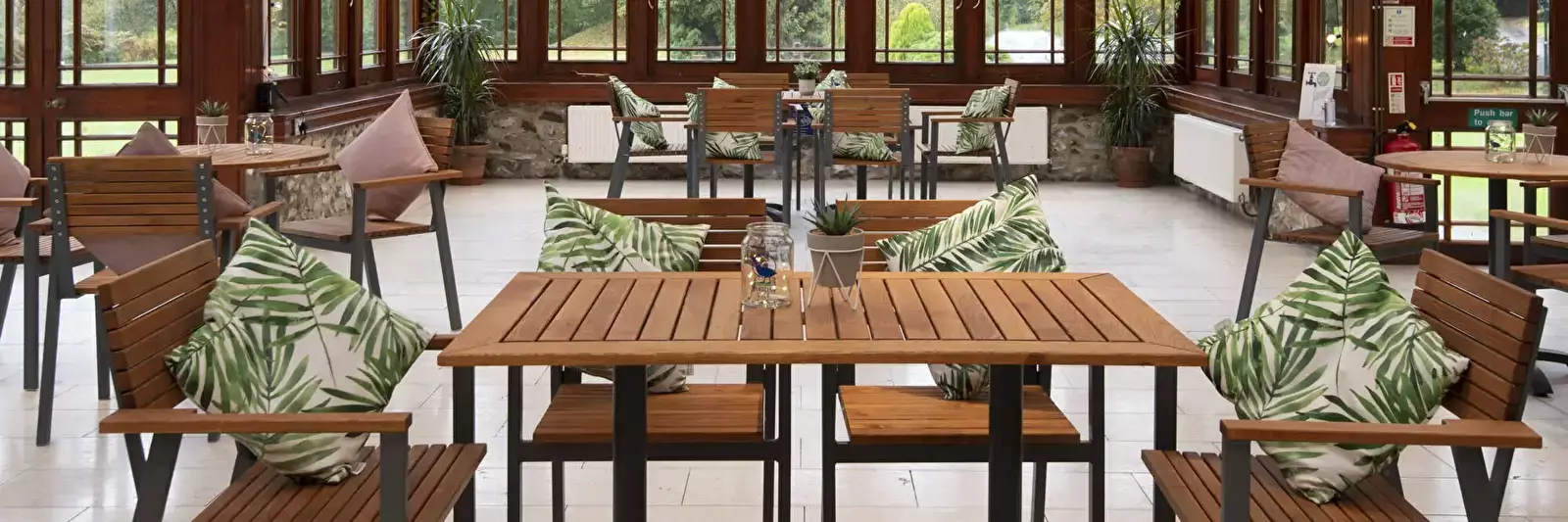 Cafe-Bar-Restaurant Lakeview Manor