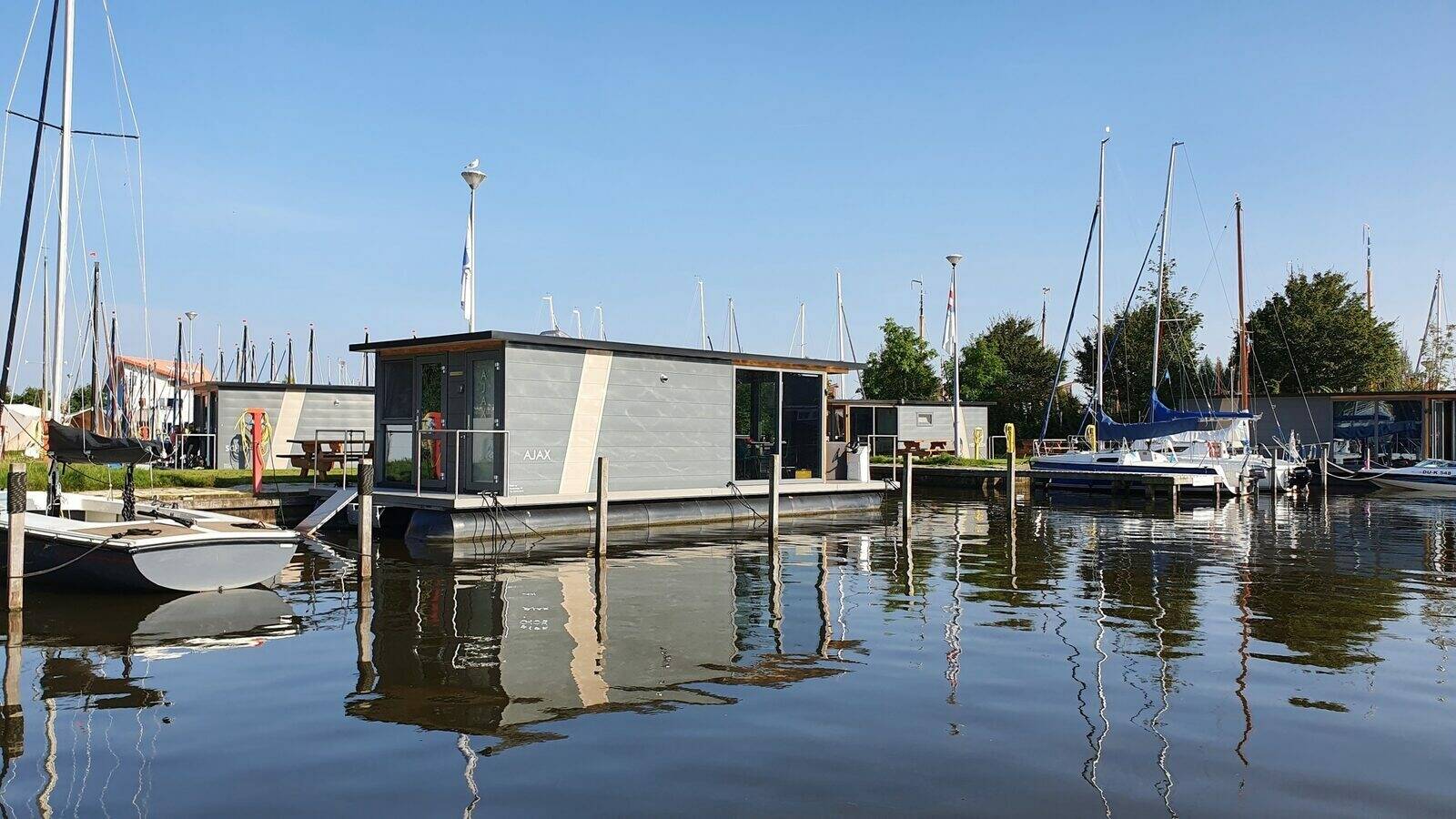 Marina Parc Jachthaven Heeg In Heeg, Nederland (2024) | JetCamp.com