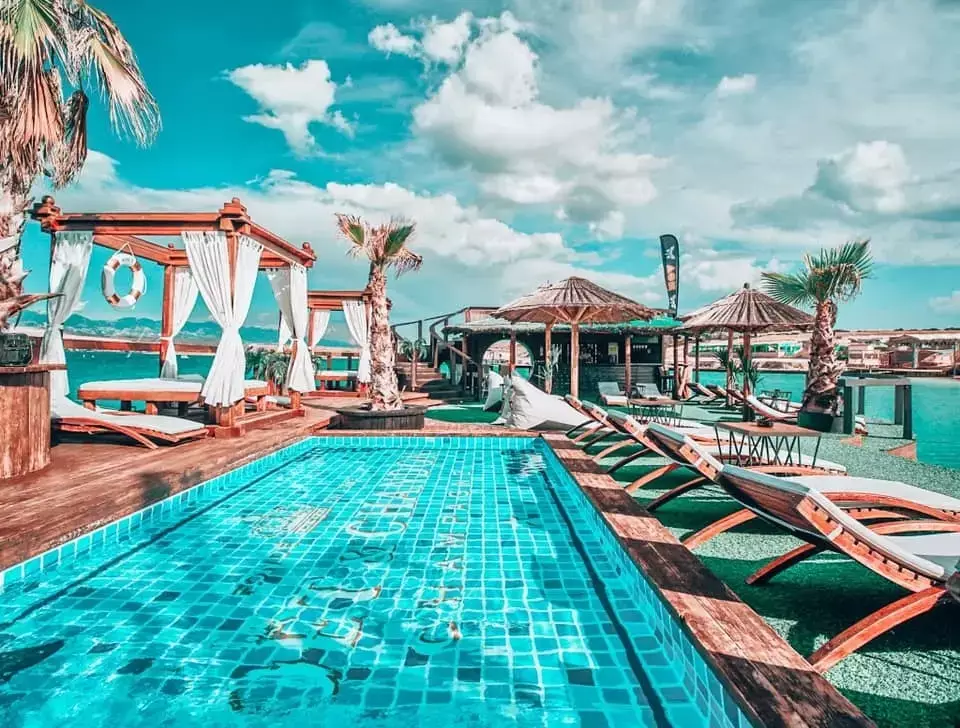 Plavecký bazén Noa Glamping Resort
