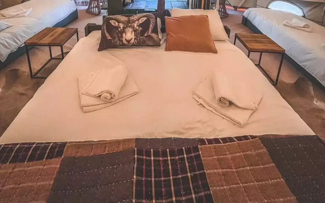 Interior tent Rancone Lodges