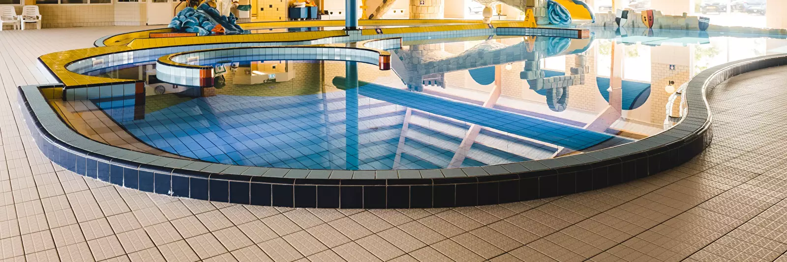 Binnenzwembad Roompot Vakantiepark Zeebad