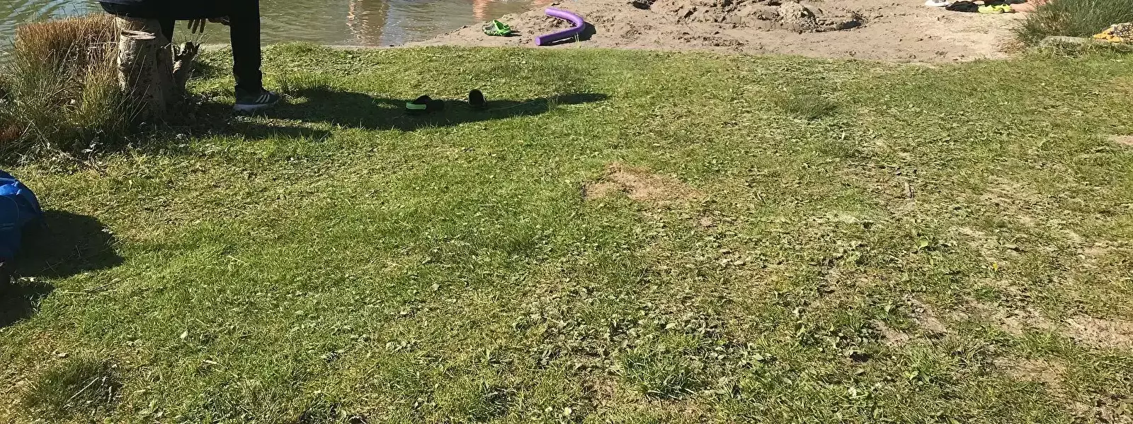 Nuotare nel lago o nello stagno Sperrfechter Freizeitpark