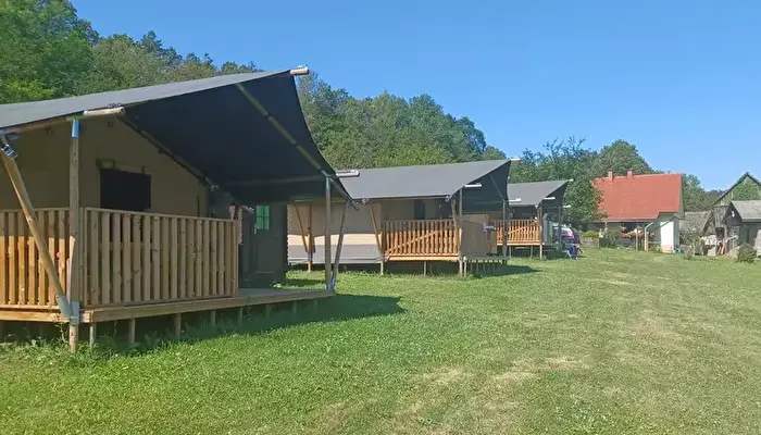 SretanWolf Glamping.