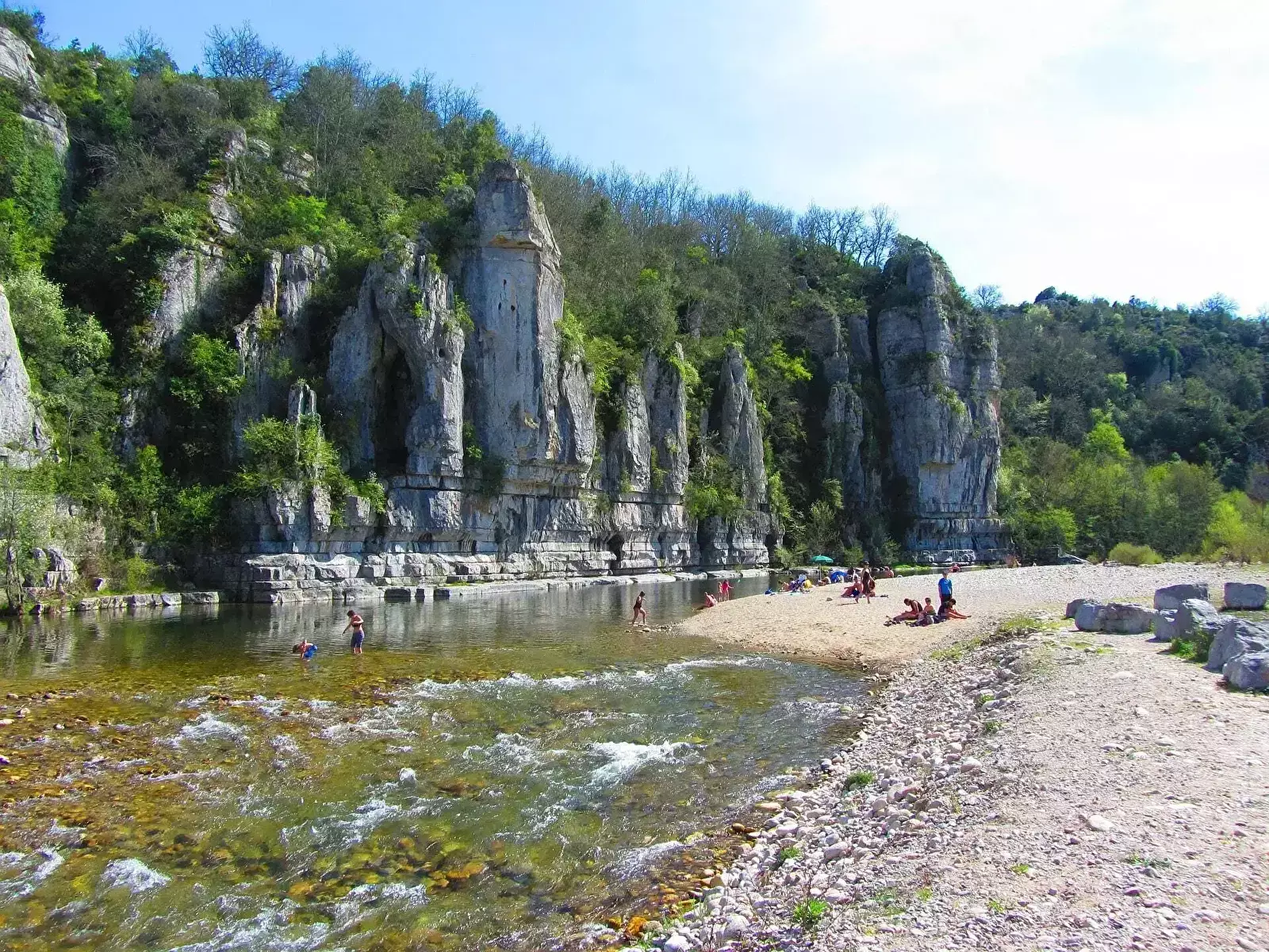 Nuotare nel fiume Sun Camping