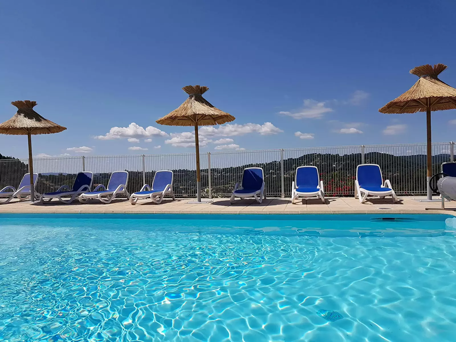Zwembad Ushuaïa Villages Camping Les Pins d'Ucel