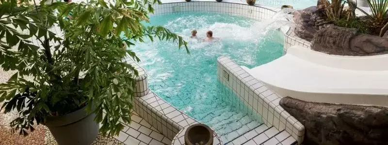 Indoor swimming pool Vakantiepark Zandvoort - Centerparcs